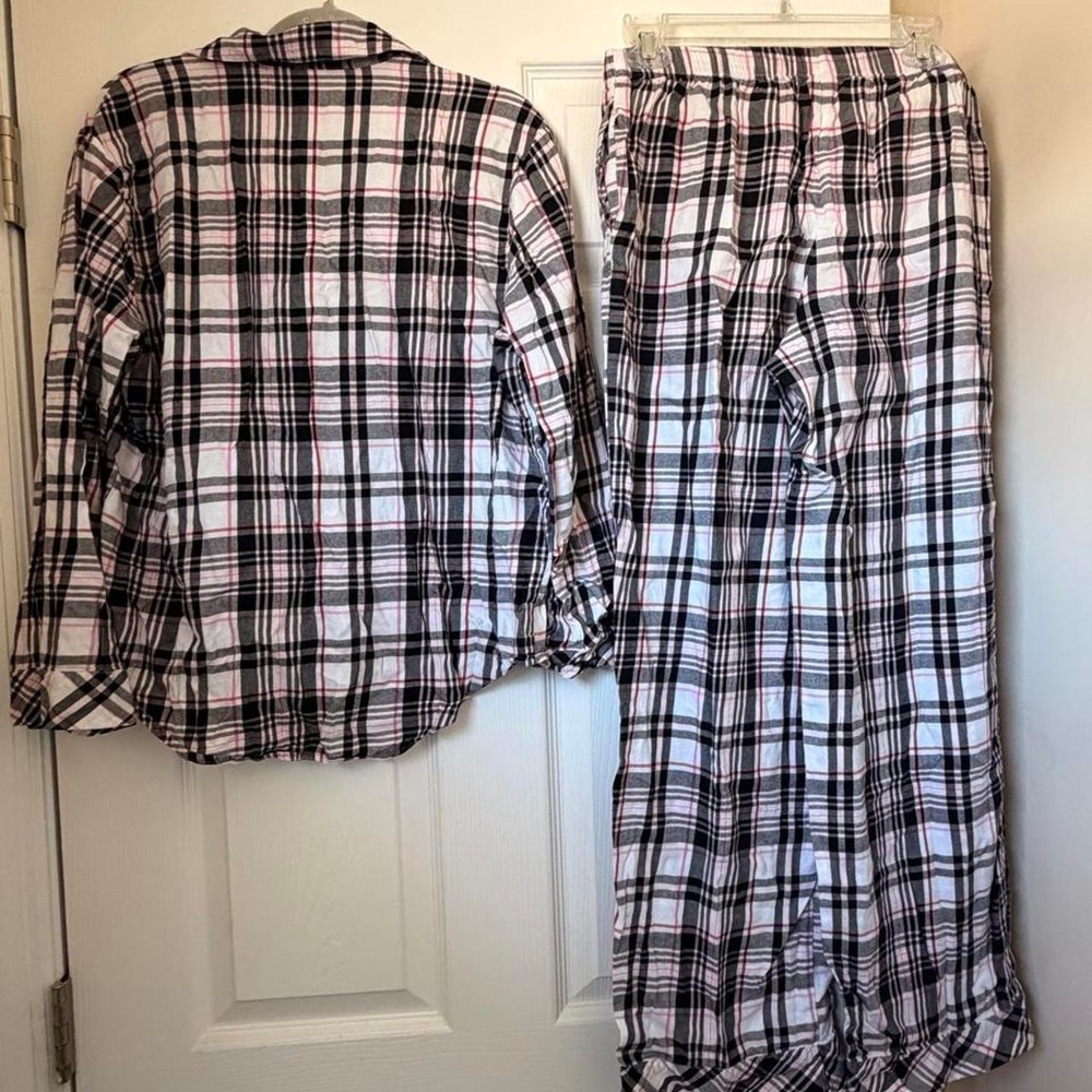 Victoria's Secret plaid pajama set in a S - Picture 5 of 5